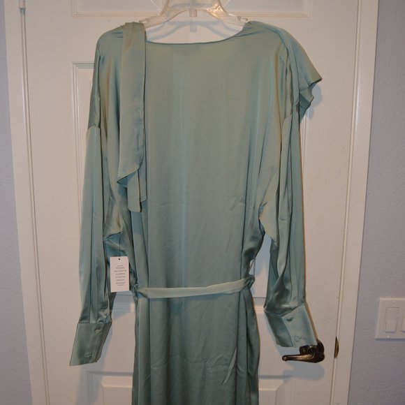 Scarf Neck Dress with Long Sleeves (Size 24) - Picture 5 of 6